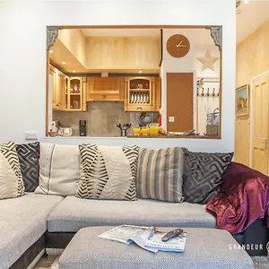  Apartment Treetop By Grandeur Property